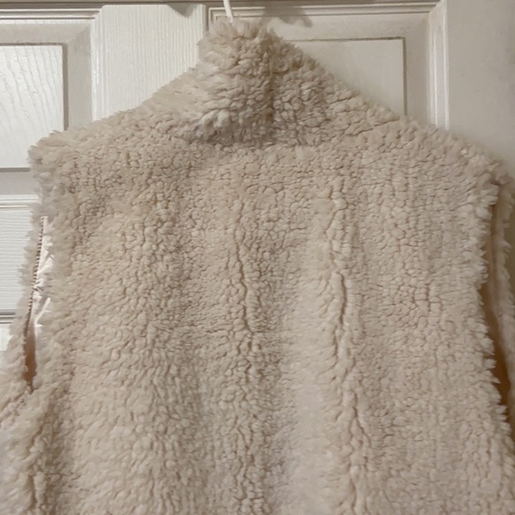 Cream Faux Fur Vest - Picture 7 of 9